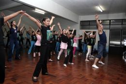 Fazer do sentimento movimente. É esse o propósito. Na foto, uma aula de jazz ilustra o propósito. Créditos: Arquivo Coordenação Santa Maria em Dança