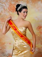 O vestido, detalhado nas fotos, foi confeccionado para o concurso Miss Santa Maria 2008. O vestido e a modelo ganharam o concurso. Opções como essa correspondem em cheio o desejo de uma formanda em ser a rainha da festa. Créditos: Foto Eleonora.