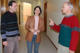 (Da esq. p/ dir.) O professor Márcio, a coordenadora Ana e o professor Alcibíades relatam os novos rumos do ensino da matemática. Créditos: Andrewes Pozeczek Koltermann