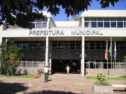 Entrada da Prefeitura Municipal. Créditos: Liana Merladete