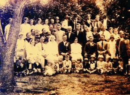 Os retratos das famílias mostram costumes do passado. Na foto, uma festa de casamento típica dos descendentes italianos. Créditos: Divulgação/Museu Municipal de Pinhal Grande