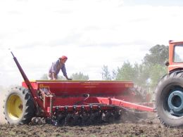O comércio de peças agrícolas é um dos setores que acompanha o crescimento do agronegócio pela consciência do produtor acerca da necessidade de reposição de peças e manutenção periódica de suas máquinas. Créditos: Arquivo Dois Assessoria