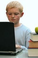 É preciso tomar cuidado com o tempo diante do computador. Créditos: Divulgação/Stock