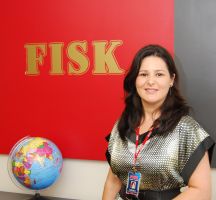 Além de coordenadora pedagógica do Centro de Ensino Fisk, Adriana (foto), é professora graduada em Língua Portuguesa e Inglesa, especialista em Língua Portuguesa, mestre em Letras e doutoranda em Educação. Créditos: Andrewes Koltermann