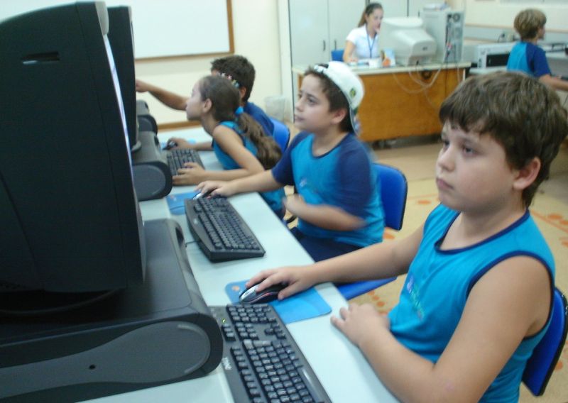 Arquivo:PaginaoitofotounicaFoto colégio roque.JPG