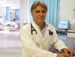 Dr. Pinheiro também é coordenador do Serviço Especializado em HIV/AIDS (SAE) de Pelotas, preceptor da residência de Clínica Médica do Hospital Universitário da FAU/ UFPEL e professor da Universidade Católica de Pelotas. Créditos: Daniela Pinheiro