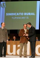 O presidente do sindicato, Belquer Ubirajara da Silva Lopes, recebendo o prêmio em 2007. Créditos: Divulgação