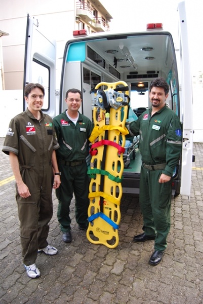 Arquivo:Foto socorristas.JPG