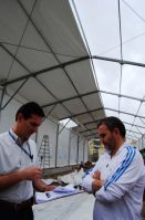 O presidente da feira, Paulo Ceccim (dir.), acompanhou todos os preparativos e orientou toda a sua equipe. Para ele, a Feisma é uma vitrine regional. Créditos: Andrewes Pozeczek Koltermann