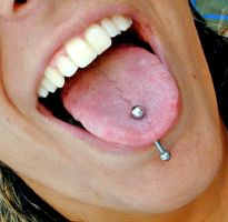 Atenção redobrada na escolha do profissional e cuidados com a manutenção são atitudes básicas para evitar infecções e problemas com o piercing. Créditos: Divulgação