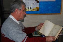 Tessele (foto) encontrou num livro antigo, que também reunião a colaboração de munícipes, a idéia para a campanha em prol do patrimônio histórico. Créditos: Liana Merladete