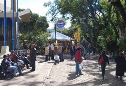 A comunidade cachoeirense e os turistas aproveitaram os dias de sol para conferirem as novidades da feira.