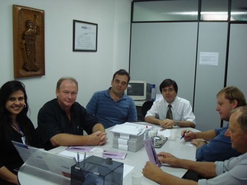 Da esq. p/ direita: Fernanda Maciel (departamento Comercial do IGAM), Ildo Radtke Blodorn (coordenador de Bancada), Alexandre Carniato Pegoraro (assessor Jurídico), Paulo César Flores (sócio-diretor do IGAM), Neviton Nornberg (coordenador da Presidência) e Gilberto Doring Degar (presidente da Câmara de Canguçu).