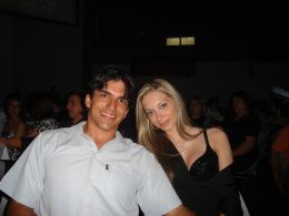 Mário Ilha, ator, e a namorada Pámela Moraes.