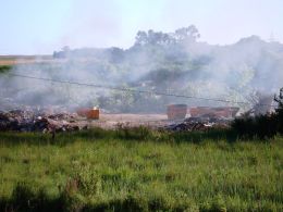 Área de resíduos em chamas