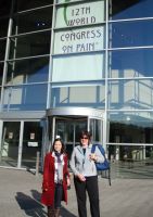 Em agosto, a Drª. Marcia Kuboki (esq.) e a Drª. Miriam Menezes participaram do Congresso Mundial de Dor em Glasgow, na Escócia. Créditos: Arquivo pessoal.