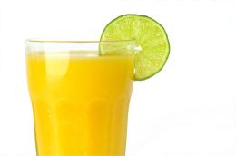 Manter-se hidratado é regra básica para os dias de calor. Créditos: Dilvulgação
