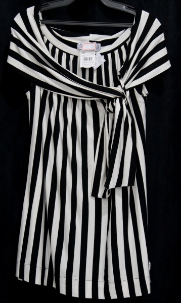 Arquivo:Altadoisblusa preto e branco.jpg