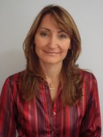 “Acredito que a beleza do ser humano está na sua comunicação, no seu desejo de entendimento e bom relacionamento. A comunicação eficaz nos coloca em destaque profissional e pessoal e, poder ajudar pelos caminhos da fonoaudiologia é compensador. Saber falar e saber escutar, eis aqui a arte da boa comunicação. Essa é uma habilidade que está em todos nós”, disse Carla Viegas. Ela é fonoaudióloga clínica, especialista em Voz e mestre em Distúrbios da Comunicação Humana. Créditos: Arquivo pessoal.