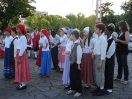 Apresentação de grupo de dança folclórica durante a última edição do Festivale de Gelato e Pizza, em São João do Polêsine. Créditos: Società Amici d’Italia