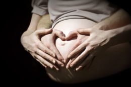 Se você está esperando a chegada do novo membro da família, atente para as necessidades de um recém nascido. A recompensa se chama qualidade de vida. Créditos: Divulgação/Stock